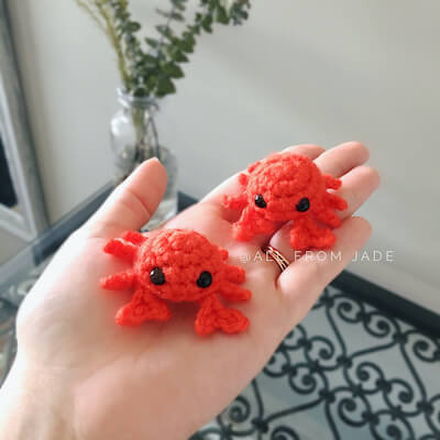 Crochet Baby Crabs Pattern by Jade Gauthier-Boutin