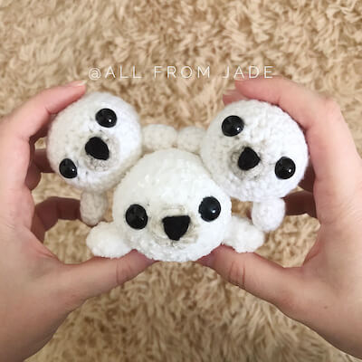 Crochet Baby Seal Pattern by Jade Gauthier-Boutin