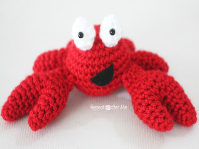 Crochet Crab Free Pattern by Repeat Crafter Me