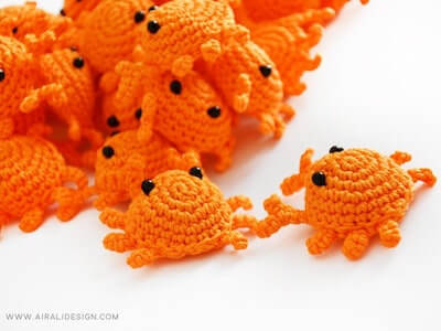 Little Amigurumi Crab Crochet Pattern by Airali Design