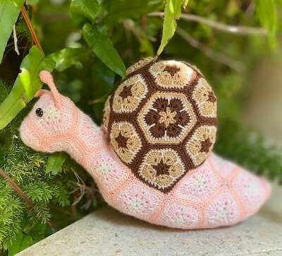 African Flower Snail Crochet Pattern by Flower Safari