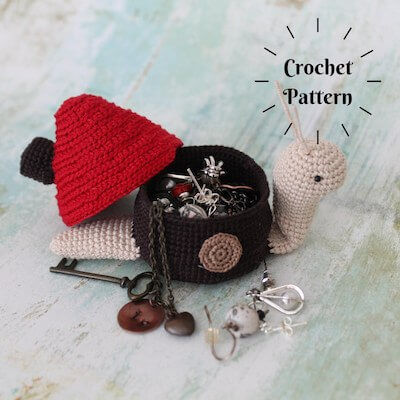 Crochet Snail Box Pattern by Pink Mouse Boutique