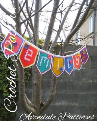 Crochet Letters Bunting Pattern by Avondale Patterns