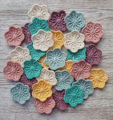 Sakura Face Scrubbies Crochet Pattern by KAME Crochet