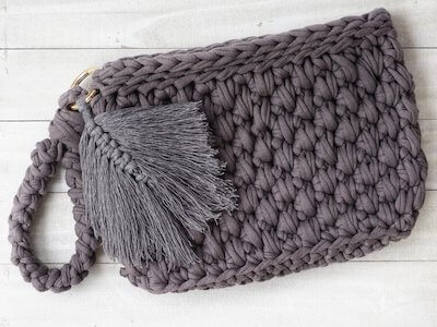 Wristlet Purse Free Crochet Pattern by Knitz N Purlz