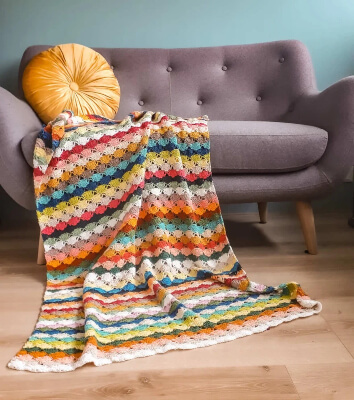 Crochet Fan Stitch Blanket Pattern by SoHappyInRed
