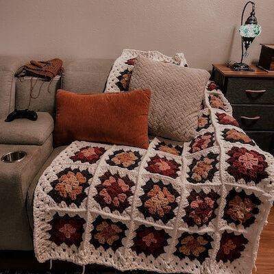 Chunky Granny Square Blanket Crochet Pattern by Sigoni Macaroni