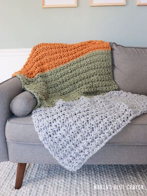 Cozy Chunky Crochet Blanket Pattern by Maria's Blue Crayon