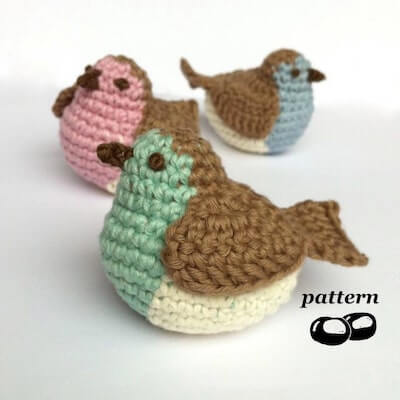Crochet Robin Bird Amigurumi Pattern by Little Conkers