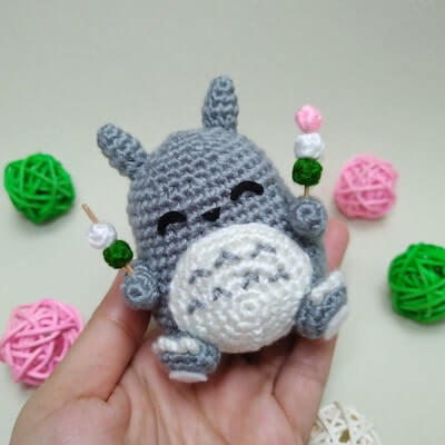 Eat With Totoro Amigurumi Pattern by Hanvee Craft Handmade