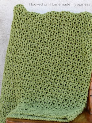 Everyday Throw Easy Blanket Crochet Pattern by Hooked On Homemade Happiness