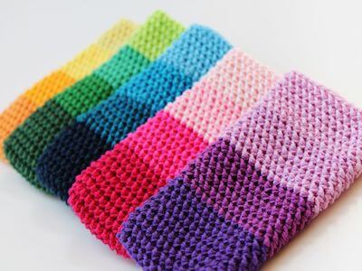 Herringbone Free Crochet Phone Case Pattern by Haak Maar Raak