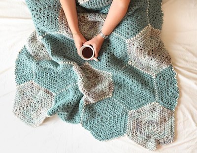 Hexagon Flower Blanket Crochet Pattern by Knitting With Chopsticks