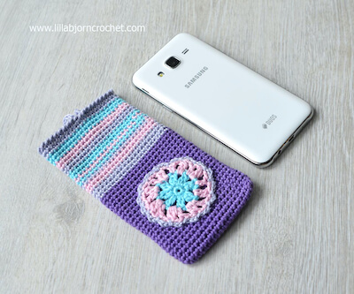 Secret Pearl Cozy Free Crochet Phone Case Pattern by Lilla Bjorn Crochet