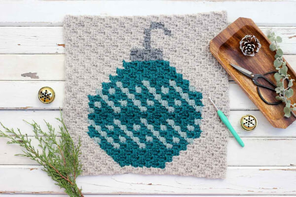 C2C Crochet Christmas Bulb by Make & Do Crew