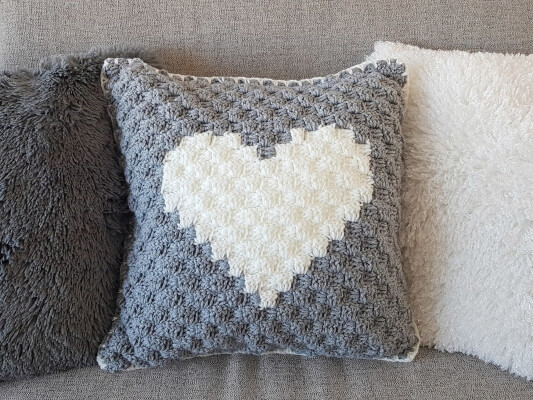 Sweetheart Pillow Cover - C2C Crochet Pattern by TundraKnits