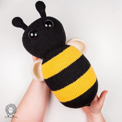 Amigurumi Bumble Bee Pattern by The Loopy Lamb