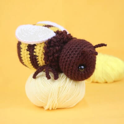 Chubby Bumble Bee Amigurumi Pattern by Stringy Ding Ding