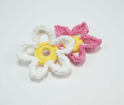 Crochet Flower Pattern For Hats by Club Crochet