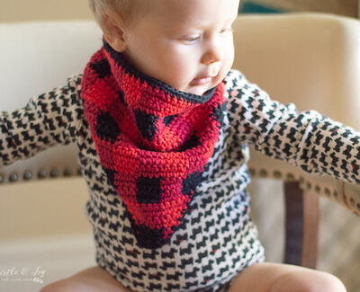 Crochet Plaid Bandana Bib Pattern by Whistle & Ivy