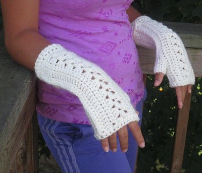 Crochet Trellis Wrist Warmers Pattern by Bella Ewe