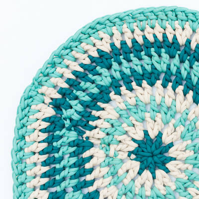 Easy Beginner Bath Mat Crochet Pattern by Teal & Finch