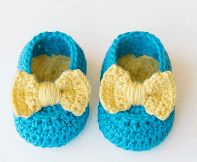 Easy Crochet Baby Booties Pattern by Hopeful Honey