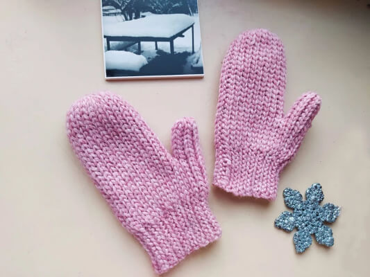 Easy Crochet Mittens Pattern by TurtleWhickyCrochet