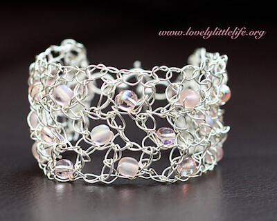 Beaded Crochet Wire Cuff Bracelet Pattern by Naomi Wade