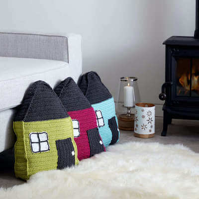 Cozy Cottage Crochet Pillow Pattern by Yarnspirations
