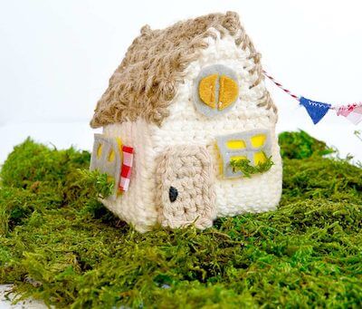 Little Thatch Roof Crochet House Pattern by Mama In A Stitch