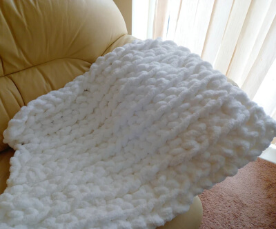 Easy Finger Crochet Blanket Pattern by SelinaVeronique