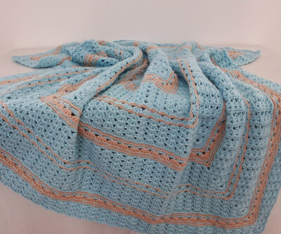 Iris Stitch Blanket Crochet Pattern by MadeByGootie
