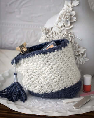 Free Crochet Makeup Bag Pattern by MAKEetc.