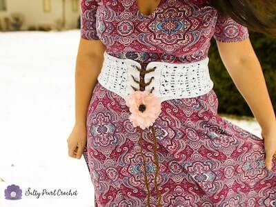 Crochet Clamshell Lace Corset Belt Patern by Salty Pearl Crochet