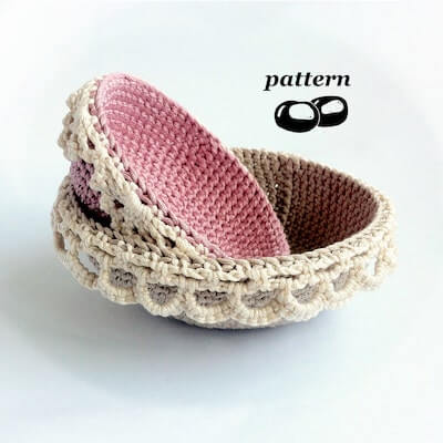 Crochet Lace Edged Bowls Pattern by Little Conkers