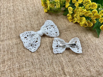 Free Crochet Hair Bow Pattern by Banana Moon Studio