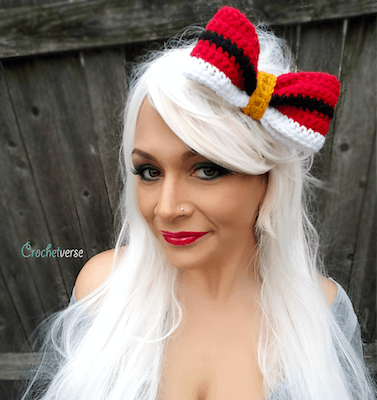 Free Crochet Santa Hair Bow Pattern by Crochetverse