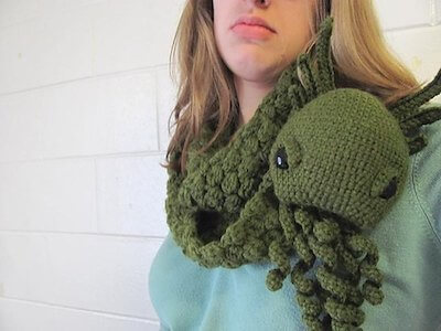 Amigurumi Cthulhu Cowl Crochet Pattern by Mevlinn Gusick