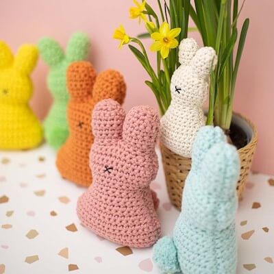 Crochet Easter Bunnies Pattern by Yarn Plaza