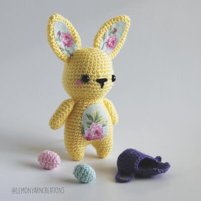 Sunday, The Easter Bunny Crochet Pattern by Lemon Yarn