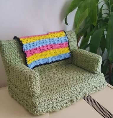 Crochet Cat Couch Pattern by Dainty Bouquet