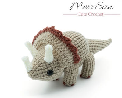 Crochet Triceratops Dinosaur Pattern by Mevv San