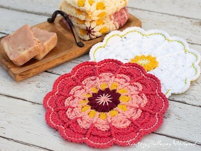 Zinnia Spa Cloth Crochet Pattern by Kirsten Holloway