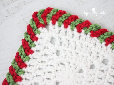 Crochet Candy Cane Border by Repeat Crafter Me