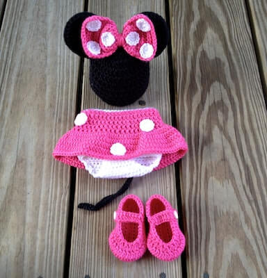 Crochet Minnie Mouse Baby Outfit Pattern by Knits N Blooms Designs
