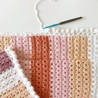 Crochet Pom Pom Border by Daisy Farm Crafts