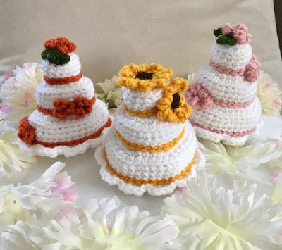 Tiny Wedding Cake Crochet Pattern by Crafty Kitty Crochet