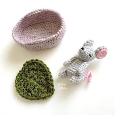 Baby Mouse In Moses Basket Free Crochet Pattern by Sweet Softies