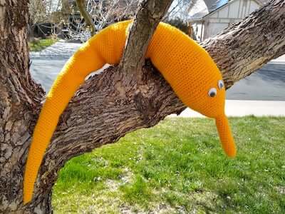 Giant Crocheted Worm On A String by Instructables